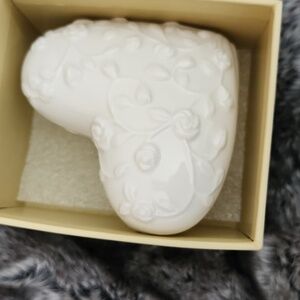 Porcelain jewelry box